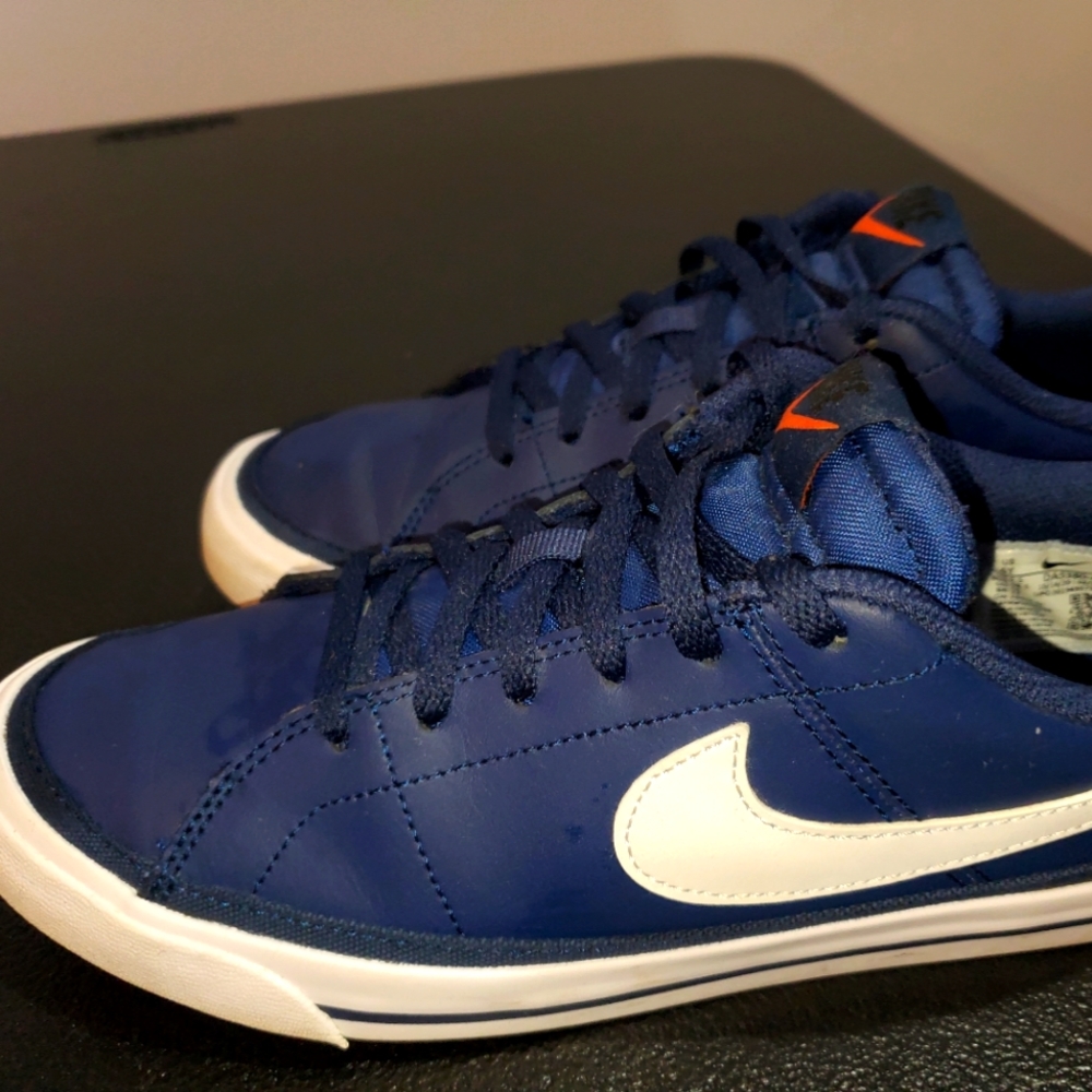 Flawless Nike Zoom Blazer Low-Top Big Boys > Size 6: $25